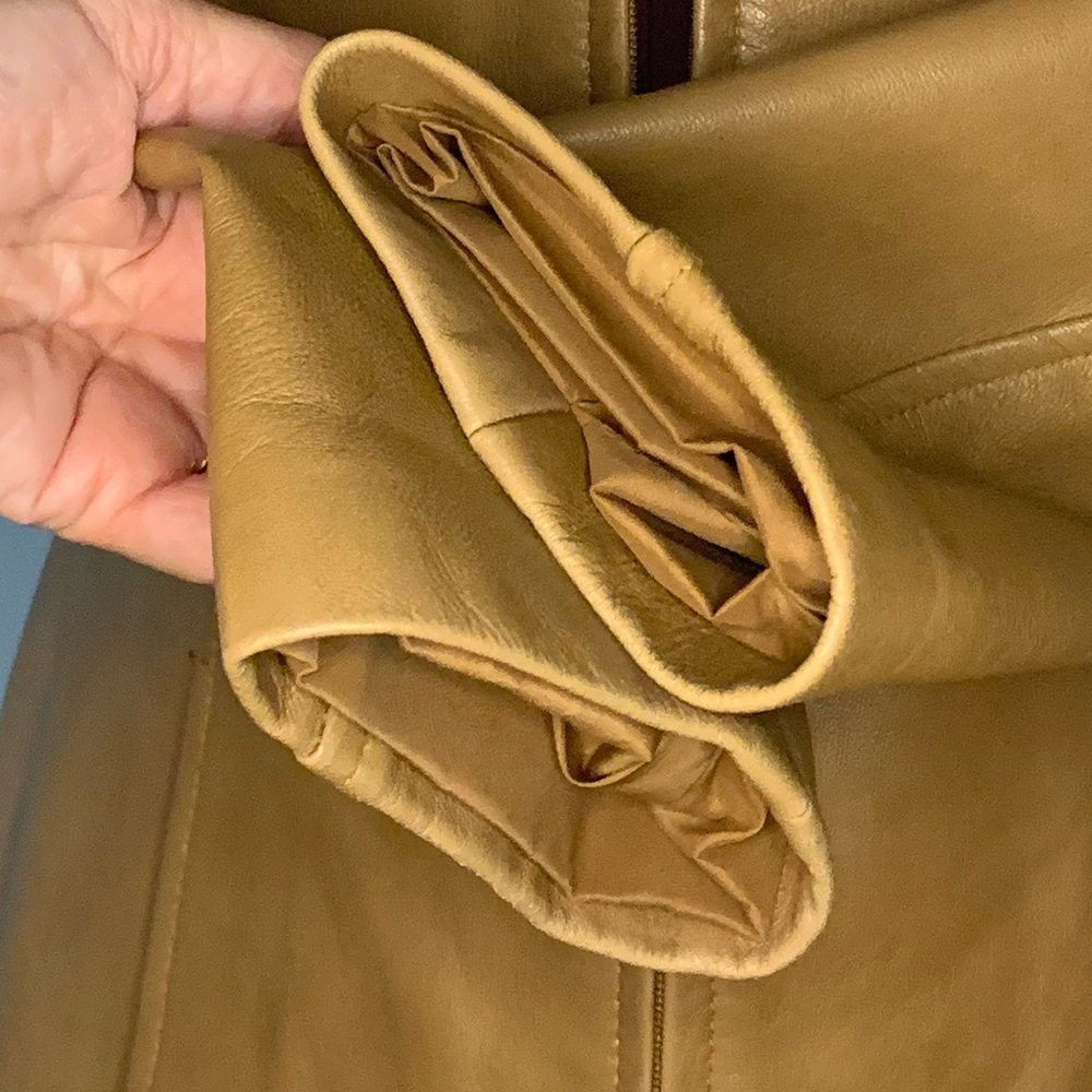 Danier soft tan leather lined jacket size S.great to dress up or down with jeans - Picture 6 of 11